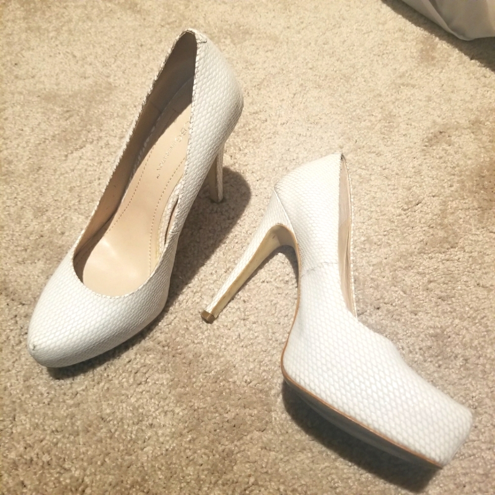 White snakeskin pumps